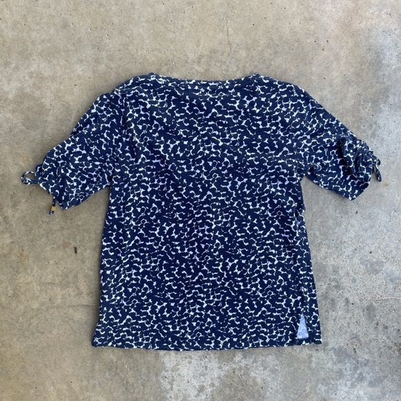 Micheal Kors blue Floral Top with Fluttered Sleeves Blue White Small - Picture 2 of 5